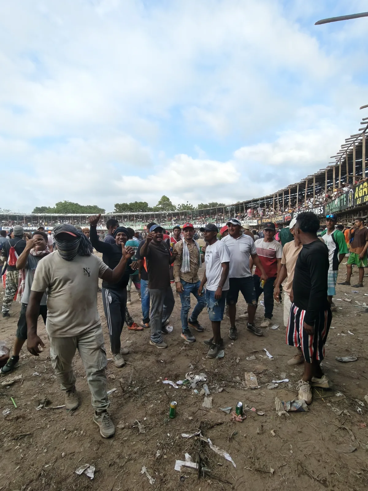 The rain turned the ruedo to mud and nobody left.