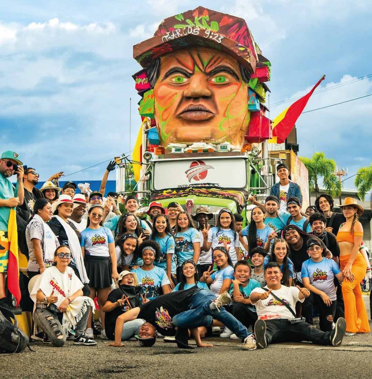 Members of the La Ferro community at the corridor. Photo: Colectivo Transformadores On Going.