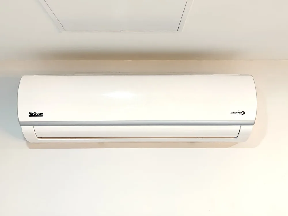 Wall-mounted air conditioning unit
